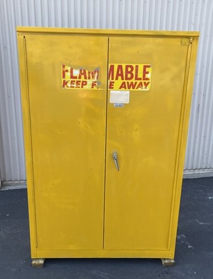 EAGLE MANUFACTURING FLAMMABLE STORAGE SAFETY CABINET MODEL 1945 BiFOLD DOOR 45GL
