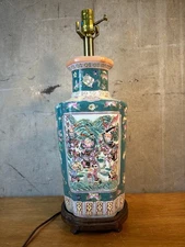 Vintage CHINOISERIE Porcelain Famille Verte Figural Teal Table Lamp Signed