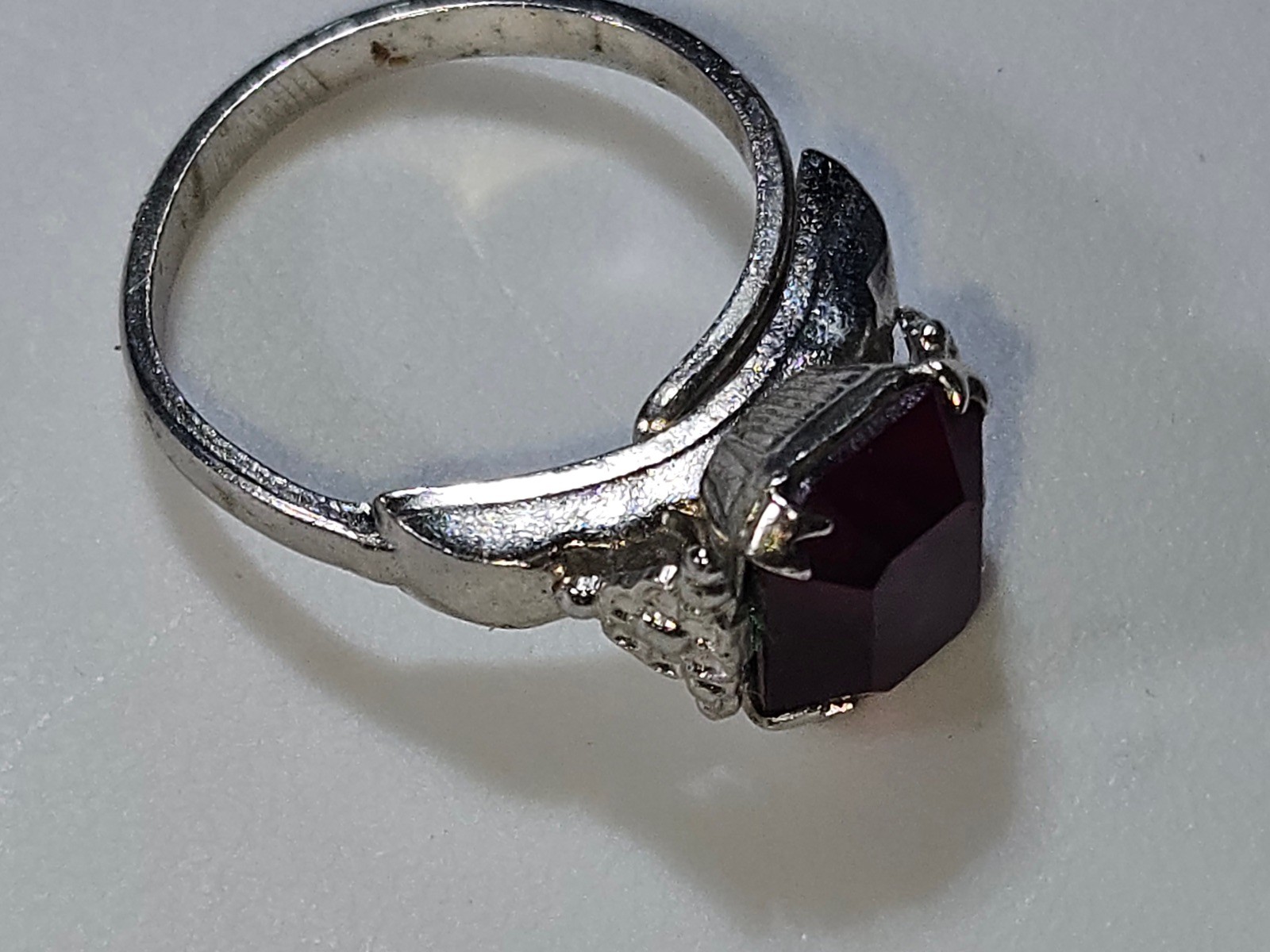 1950s Emerald-Cut Ruby Red Paste Ring w/ Rhinesto… - image 6