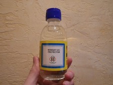 Bote de 250 ML de protector UV de la casa MONGAY.
