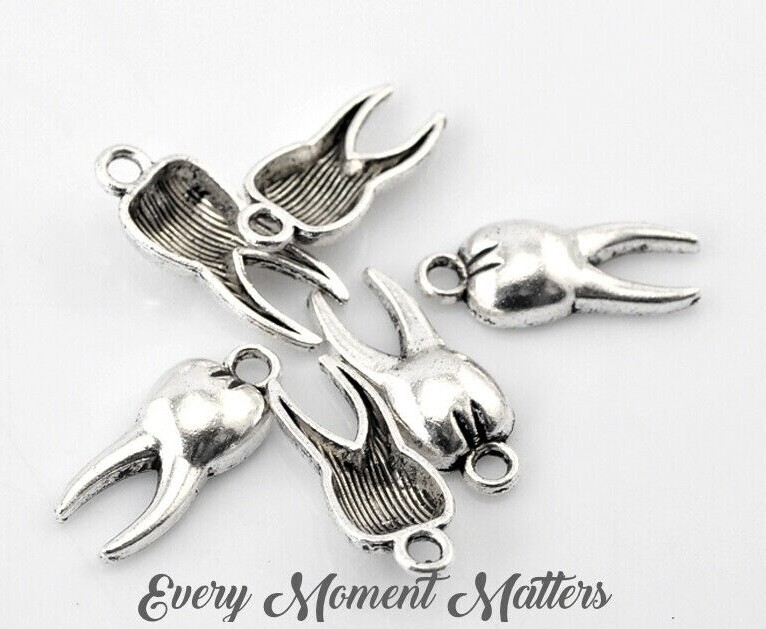 10 x Tibetan Silver TOOTH DENTIST TOOTH FAIRY HALLOWEEN 20x8mm Charms Pendants