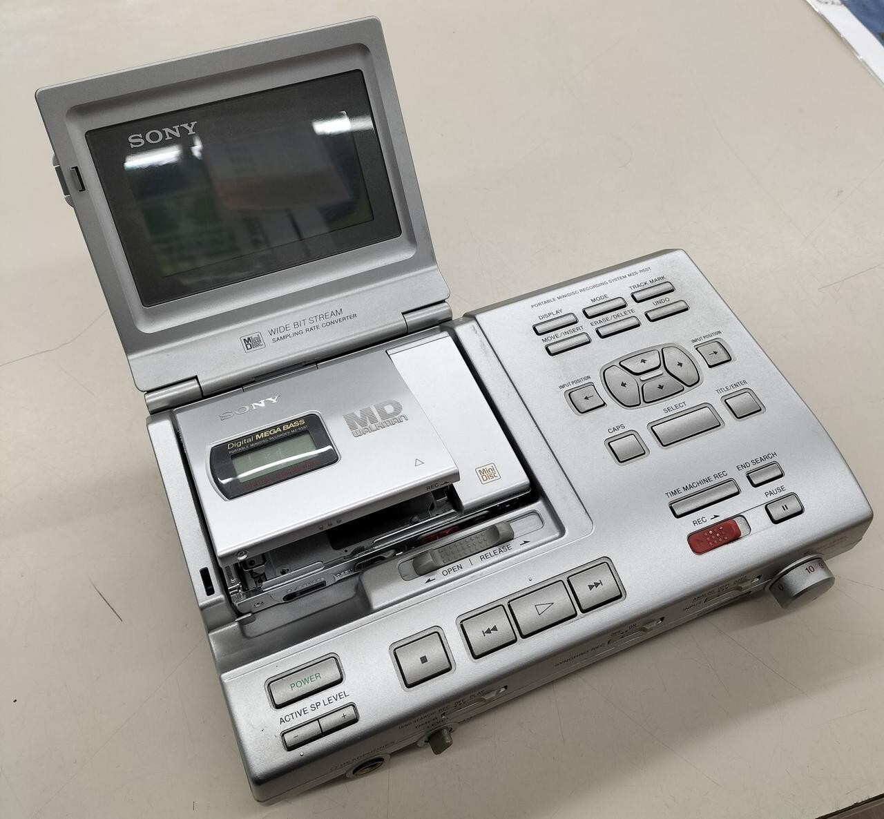 SONY MD WALKMAN MDプレイヤー✨MZ-R5ST