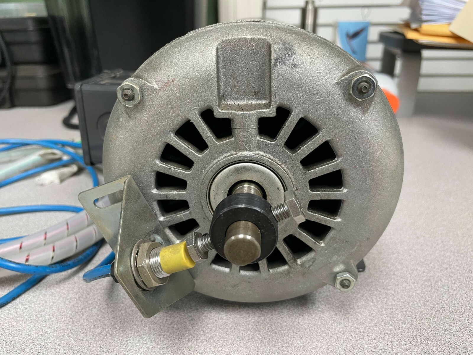 Dayton Industrial Motor 6XH87 w/ Turck NI 5-G12-Y0 Proximity Sensor