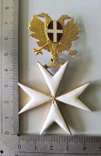 Unknown Medal Maltese Cross & Cross Of St George