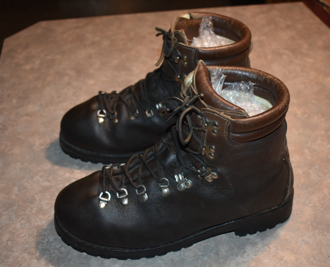 VINTAGE HIKING LEATHER MOUNTAINEERING BOOTS VIBRAM MEN'S SIZE 12