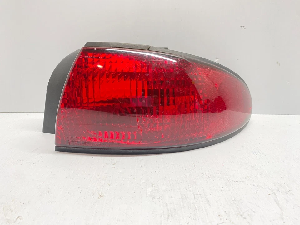Ford Contour 1995-1997 montaje de luz trasera lateral derecha mensajero fabricante de equipos originales, Foto 2 de 4