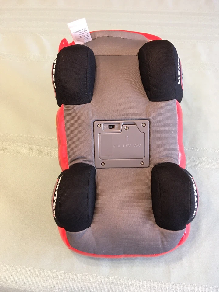 Hallmark Disney Pixar Cars 2 Lightning McQueen Talking Vibrating Plush Race Car - Изображение 4 из 4