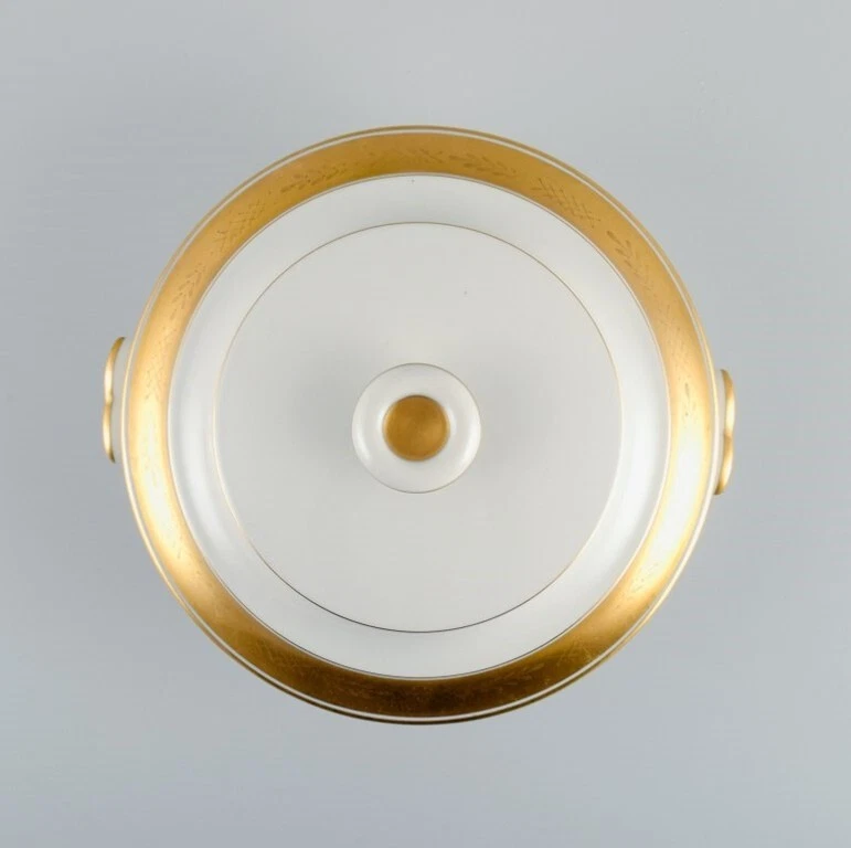 Royal Copenhagen. Pose de porcelana blanca con tapa con borde dorado. Fechado... - Imagen 3 de 4