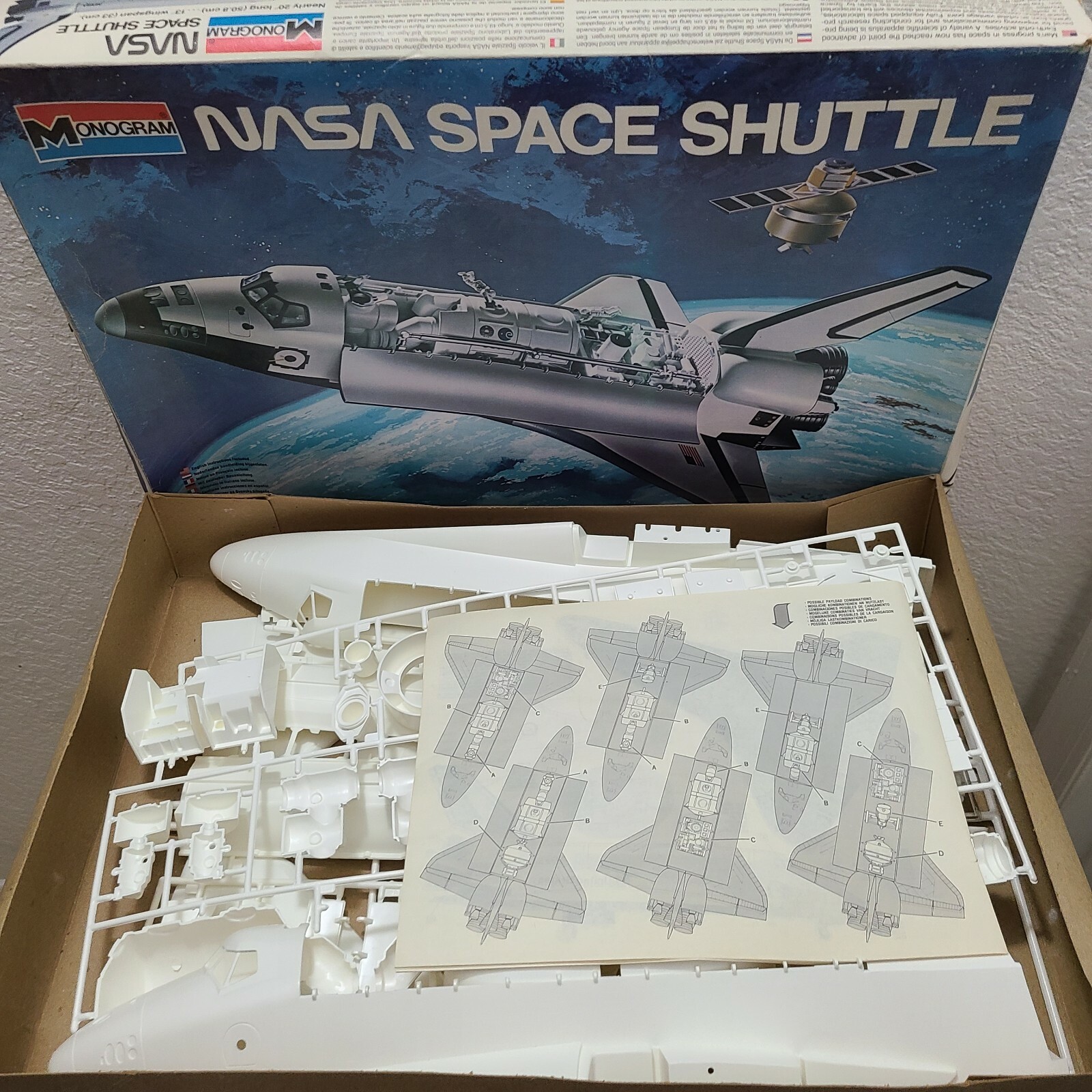 MONOGRAM 1/72 Scale NASA SPACE SHUTTLE Plastic Model Kit 20 INCH LONG