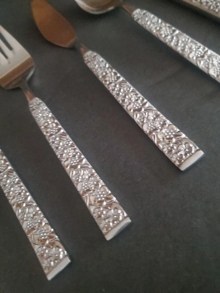 42 Pieces FLOWER GARDEN by Hull Japan Stainless Ornate Fork Spoon Knife Used - Image 3 of 4