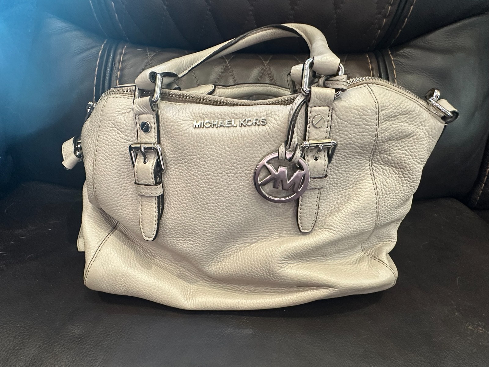 Authentic Michael Kors large white bag. - image 1
