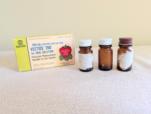 Vintage 70s Penicillin Medicine Bottle Apothocary Squibb Veetids Strawberry Box