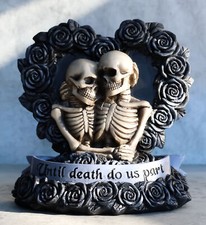 Love Never Dies Black Wedding Roses Heart Wre...