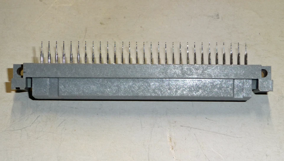 Buchse aus EFS-System 87-polig u. a. für Robotron Computer A5120, A5130 usw. - Bild 2 von 2