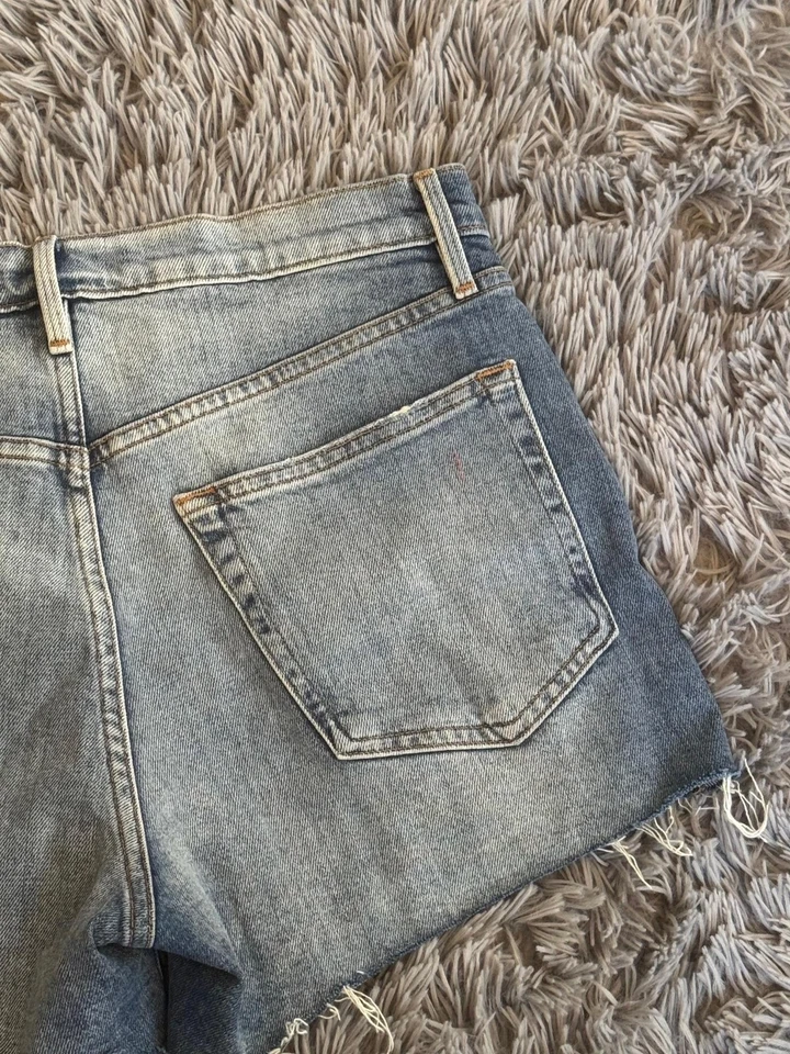 Pantalones Cortos Frame Le Brigette Para Mujer 27 Azul Denim Tiro Medio Dobladillo Crudo Envejecido EE. UU. Foto 3 de 4