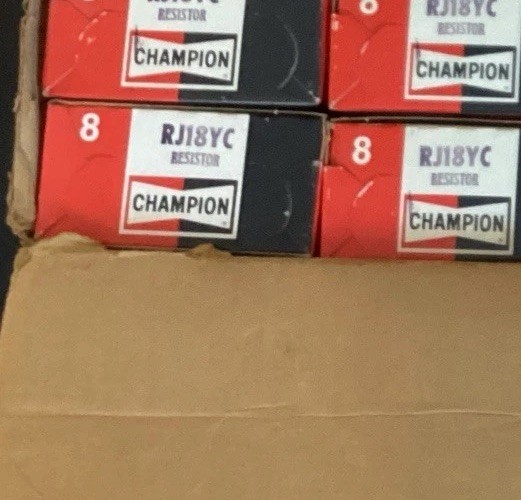 RJ18YC CHAMPION Resistor Spark Plugs NOS Box Of 8 Spark Plugs