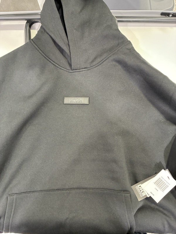 L Essentials black sweatshirt 