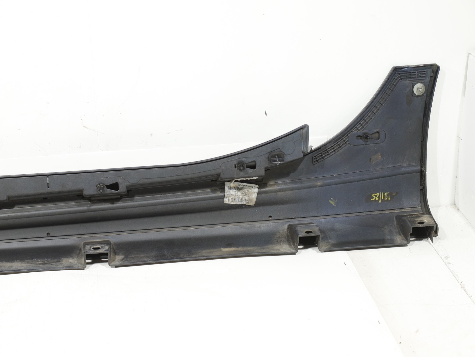 14-20 Maserati Ghibli RIGHT Side Rocker Panel Molding BLUE OEM 6700288580