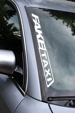 1x FAKETAXI Aufkleber Frontscheibe Heckscheibe 55cm Car Fake Taxi Fun Auto
