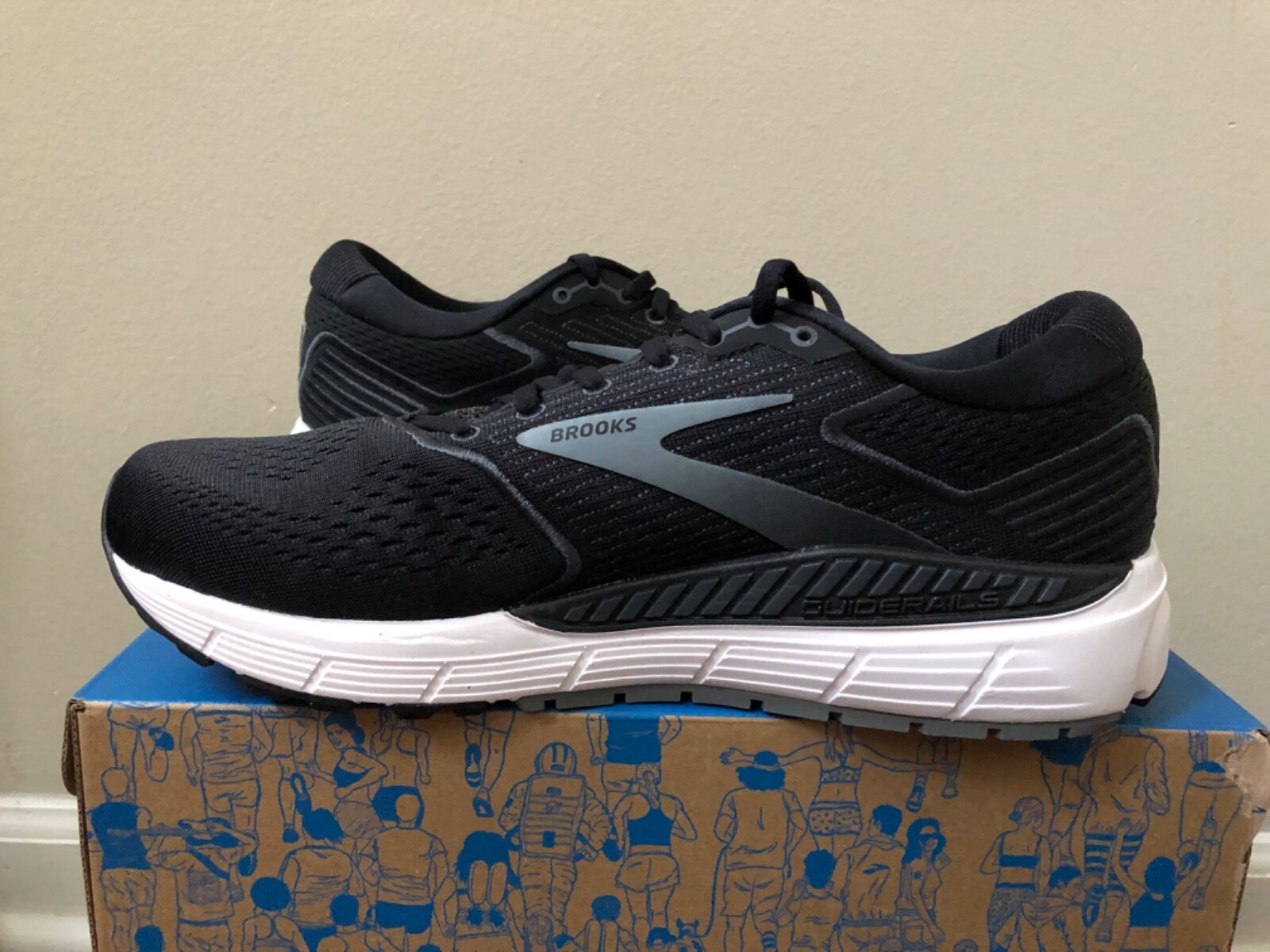 brooks beast 10 mens yellow