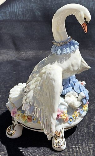 MZ (Müller Volkstedt) IRISH DRESDEN “Children Of Lir” Porcelain Lace FIGURINE - 第 2/9 張圖片