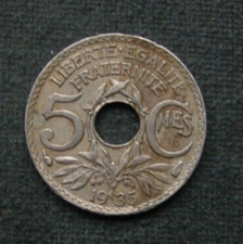 B5) France 5 Centimes 1935 France +++ HOLE COIN +++