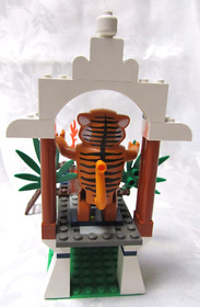 VINTAGE LEGO ORIENT EXPEDITION 7411 TYGURAH'S ROAR W/ CARDS 2003  RETIRED USED