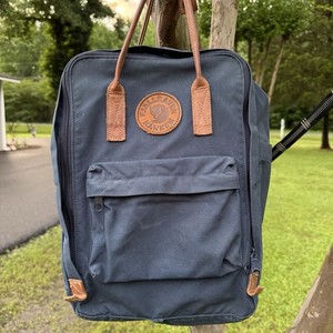 fjllrven kanken no.2 rucksack navy Knken No. 2 Backpack padded compartment with a zipper provides safe storage for a laptop computer (up to 15) SEVEN year backpack review!