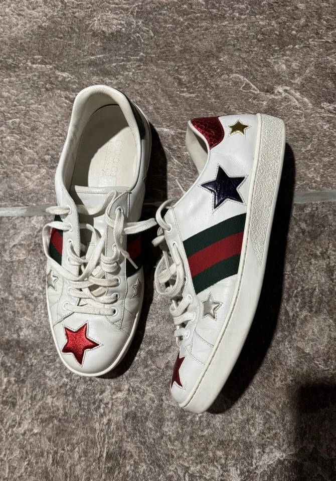 Baskets Gucci Ace étoiles hommes 9,5 blanc logo chaussures en cuir hauts bas 452502