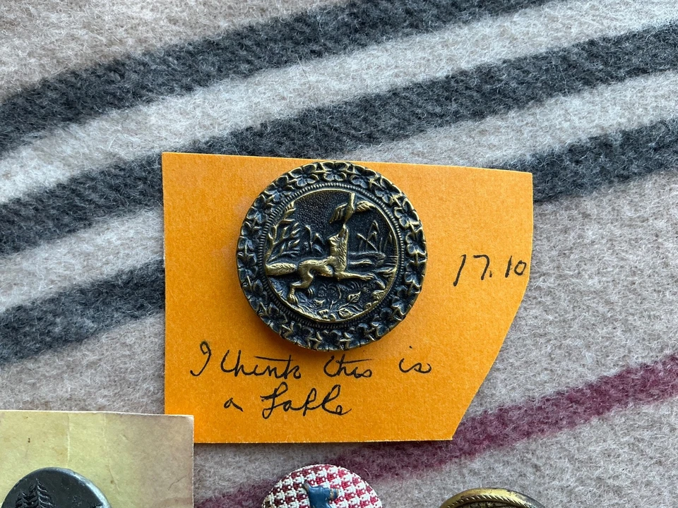 LOT of AMAZING antique buttons!! Animals and scenes!! Glass, pewter, tin, more - Image 2 of 4