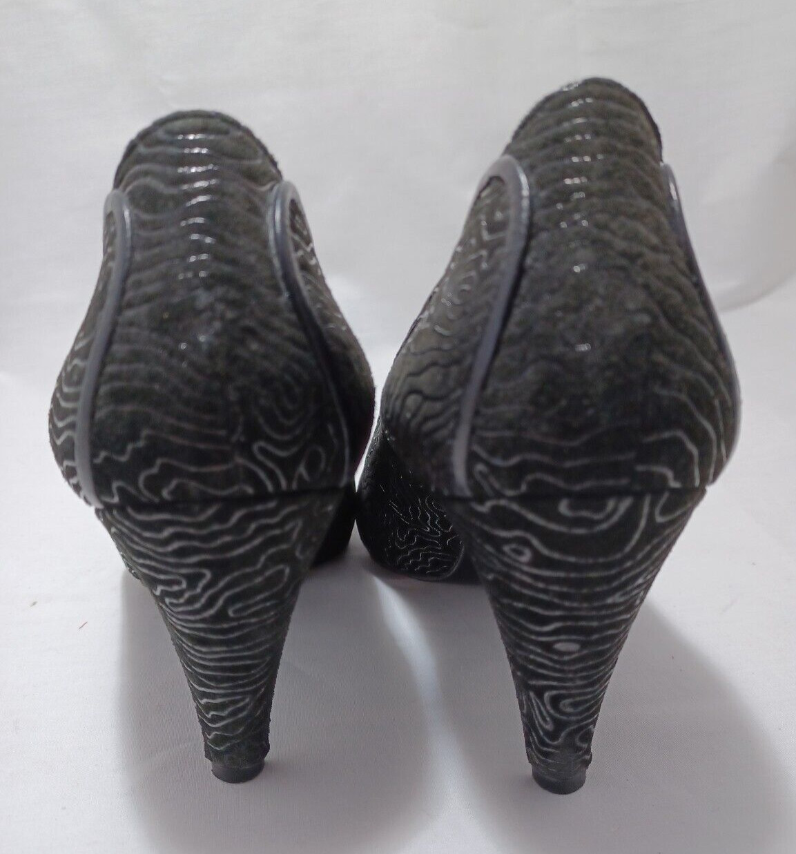 STUART WEITZMAN for Mr. Seymour 8.5 Heels Pump Topographic Black Suede Vtg