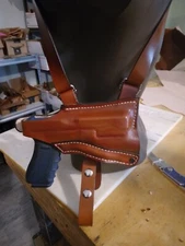 Shoulder Holster for Glock 17 equipped with a tlr1 light w single mag