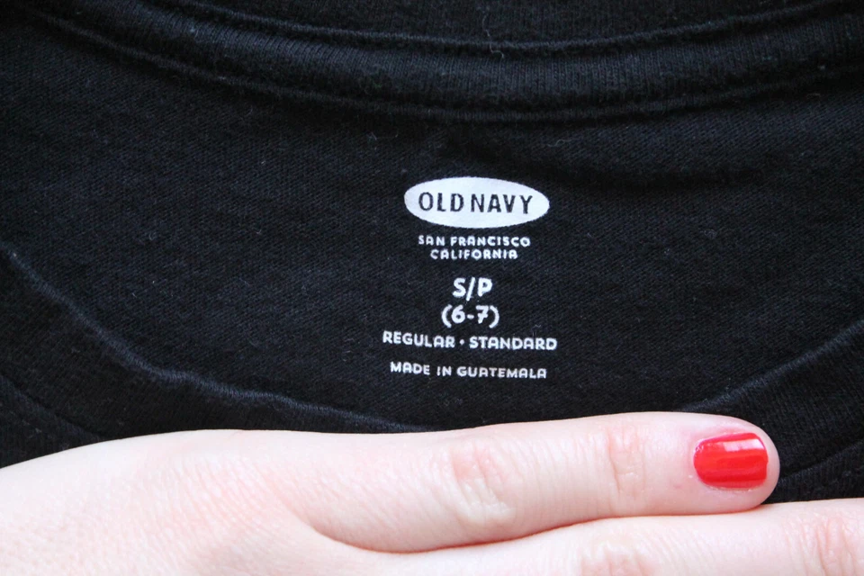 Camiseta Old Navy para niño negra manga larga regular 100 % algodón talla S/P 6 - 7 Foto 3 de 3