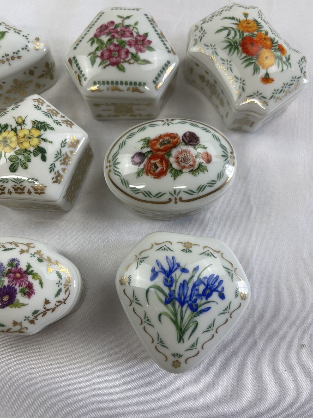 DAR 1981 Complete Set Of 13 Flowers Of Colonial America Trinket Box EUC