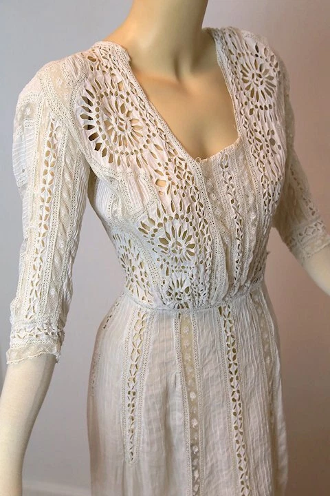 Antique Victorian tea dress Broderie Anglaise lace gown - Image 4 of 4
