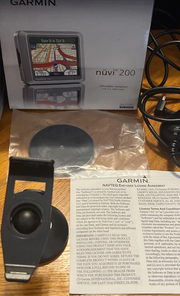  Garmin NUVI 200W GPS Unit Bundle with Car Vehicle Charging Cable - Working - Image 2 of 4