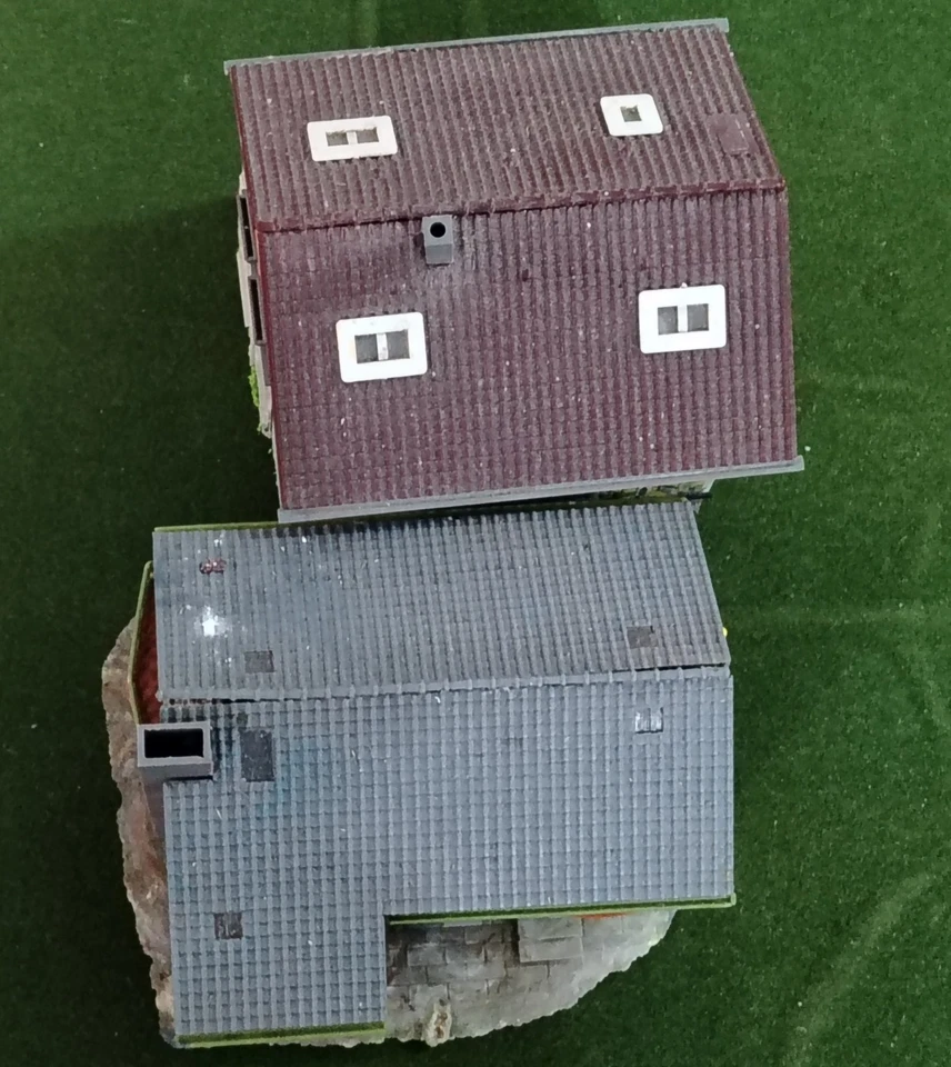 LOTTO 7 EDIFICI SCALA HO PLASTICO FERROVIARIO DIORAMA - Immagine 4 di 4