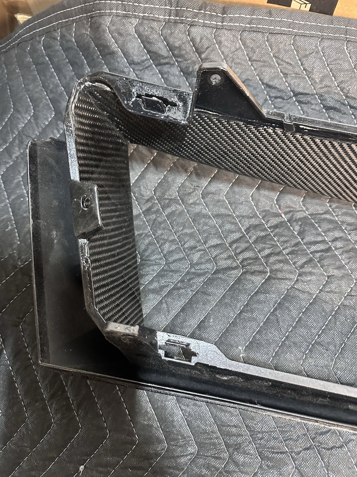 Lamborghini Aventador Rear Bumper  LH Side Grill Housing ( 470807833 )