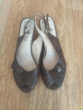 Ladies Caprice Size 5.5 Brown Small Heel Slip On Sandel