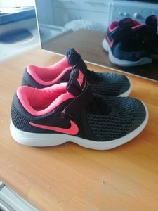 girls nike trainers size 10