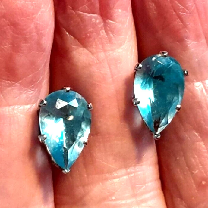 Impresionantes Pendientes Lágrima Tono Plata Brillante Facetados Topacio Azul Simulado Foto 2 de 4