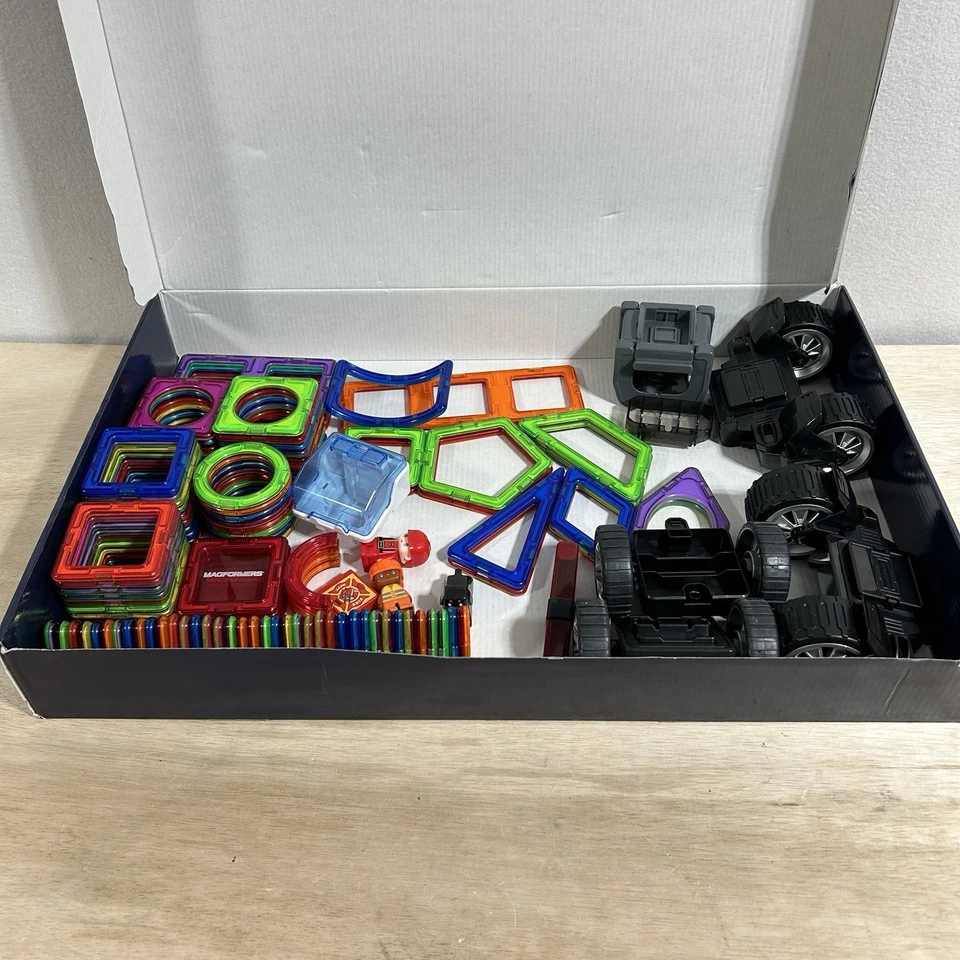 Magformers Magnets Deluxe Creative Play Set 120PC Complete Vehicles People - Image 3 of 4