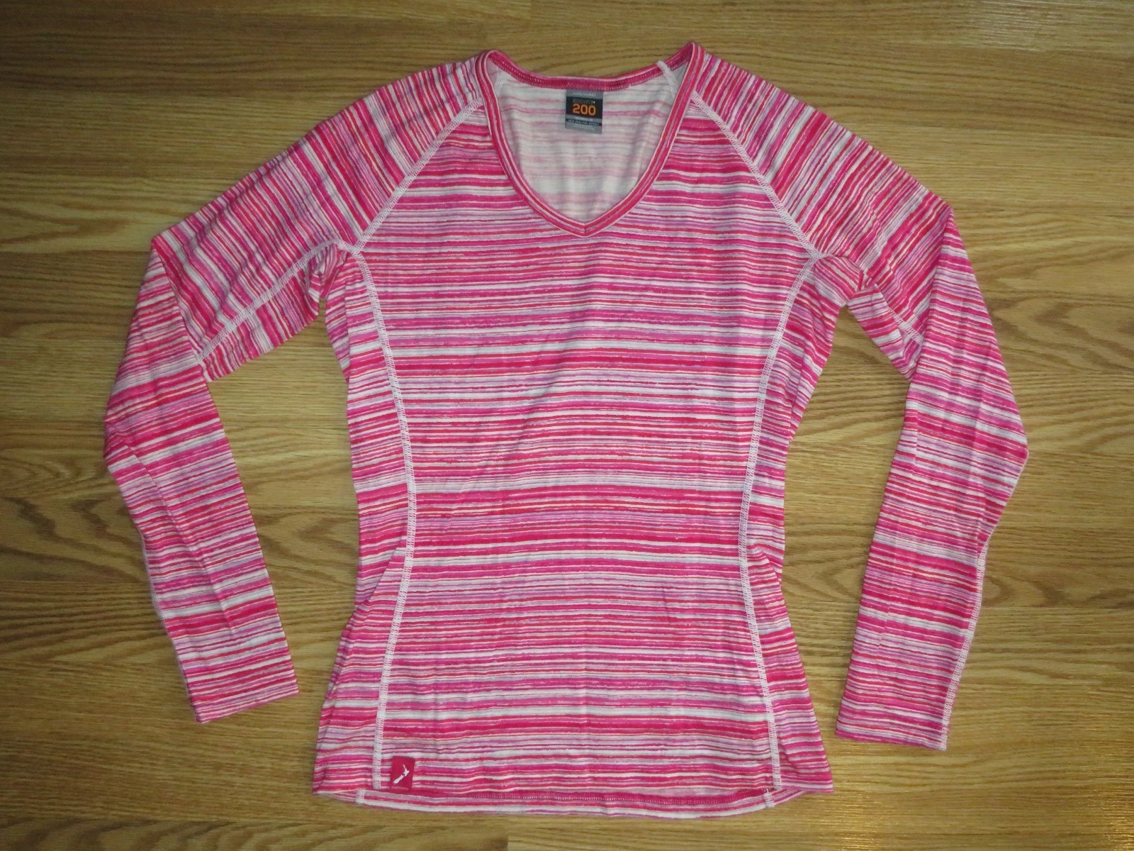 ICEBREAKER Womens Medium Shirt Merino Wool Bodyfit 200 V-Neck Base Layer PINK