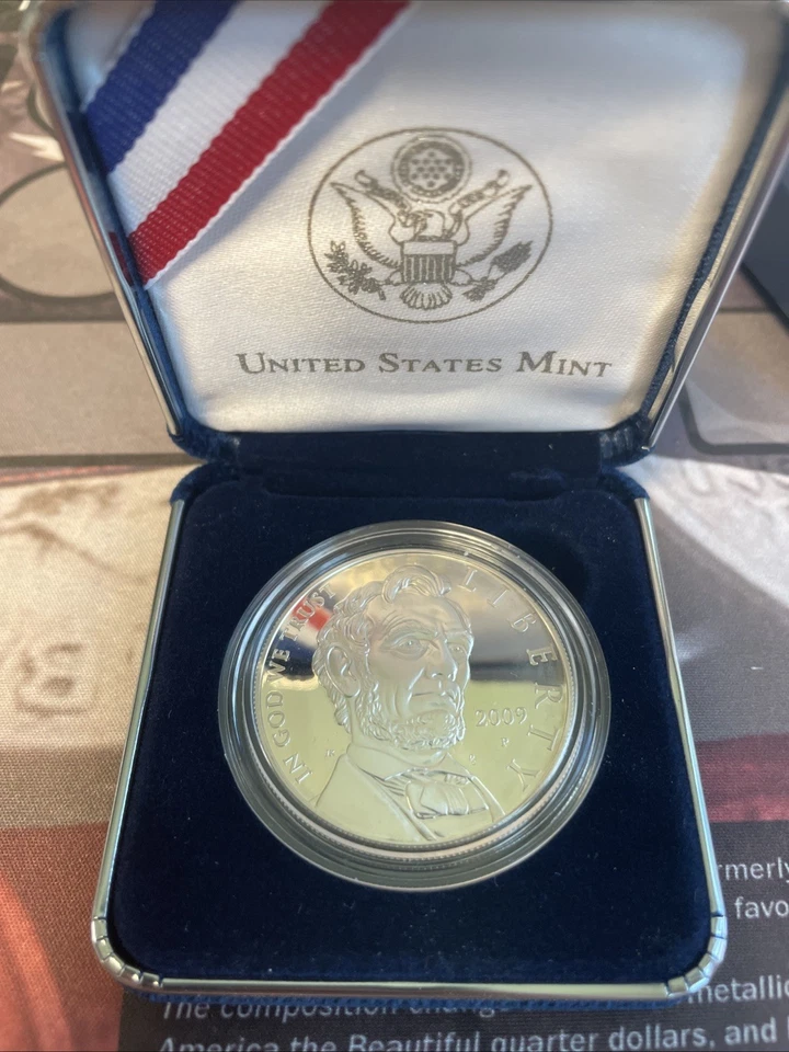 2009 Abraham Lincoln Proof Silver Dollar Commemorative Coin Complete With COA. - Image 2 of 4