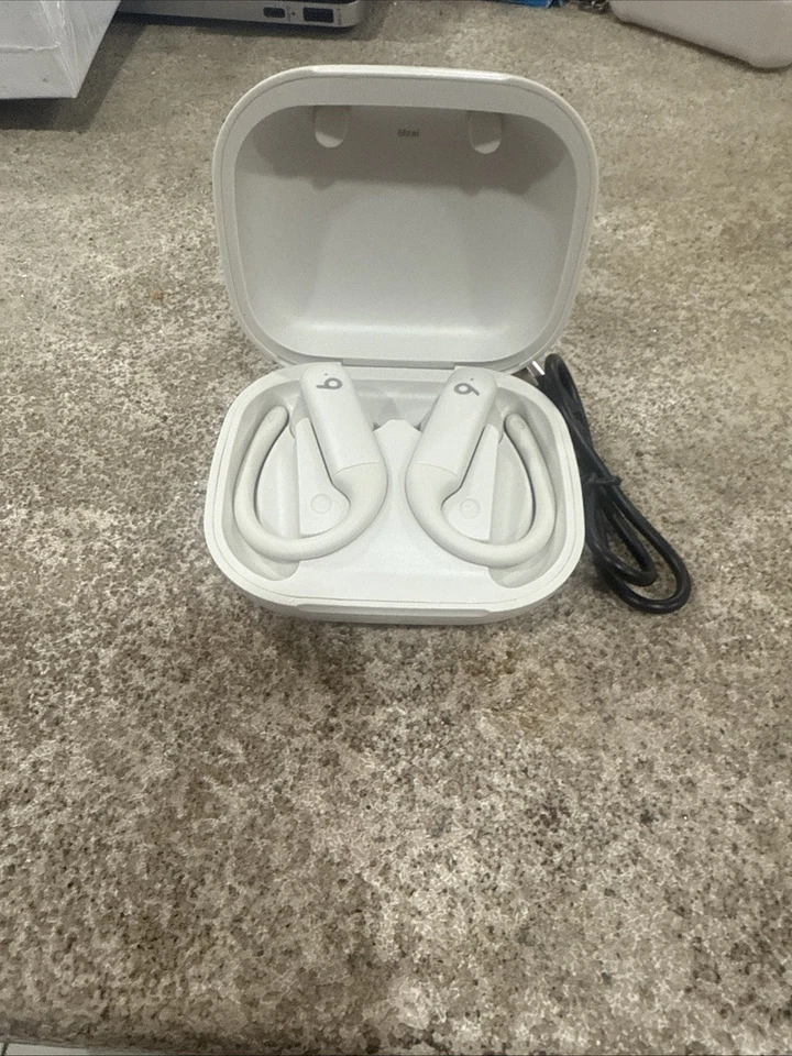 Beats by Dr. Dre Powerbeats Pro Wireless Bluetooth - Read Description Please! - Image 2 of 4