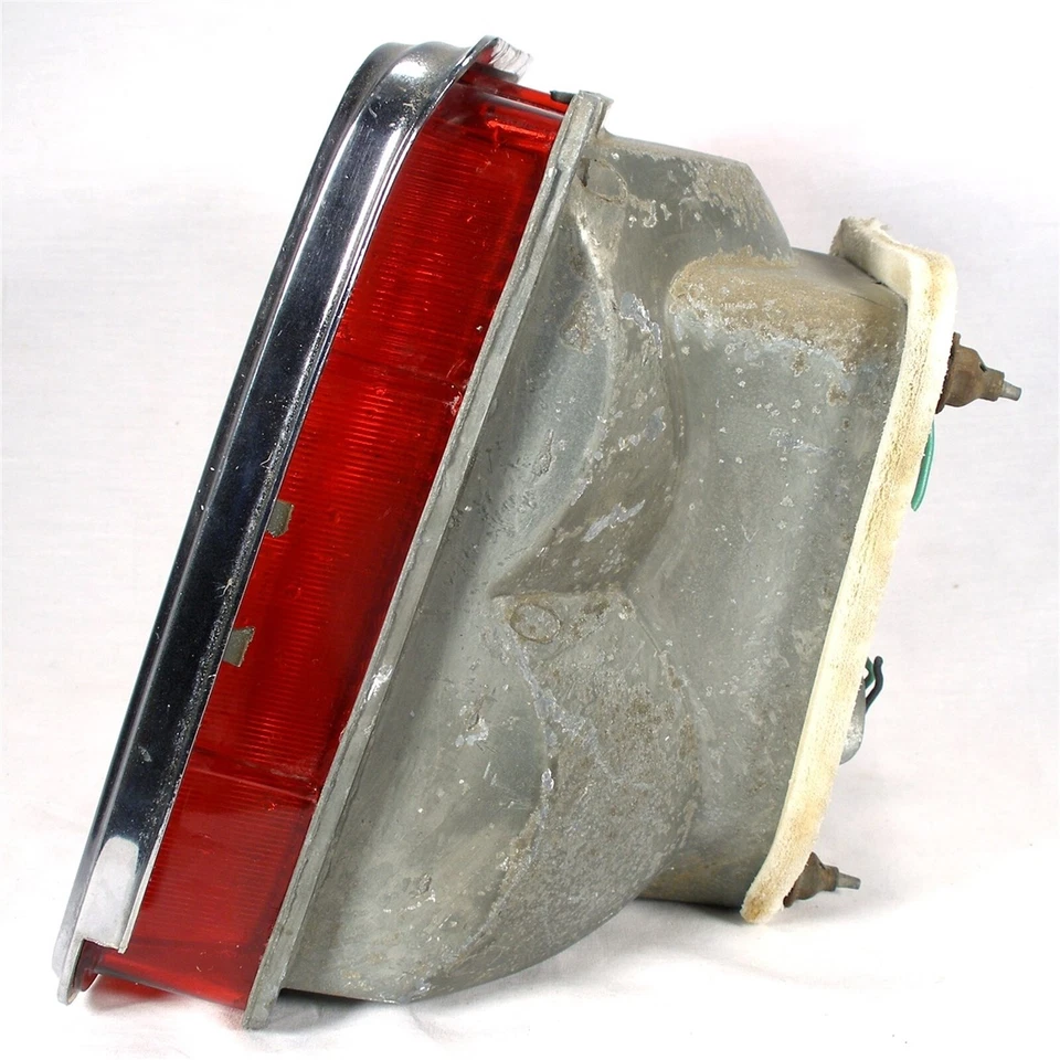 1975 CHRYSLER 75 CORDOBA ORIGINAL OEM AUTO CAR TAIL LIGHT LENS BUCKET ASSEMBLY - Image 3 of 4