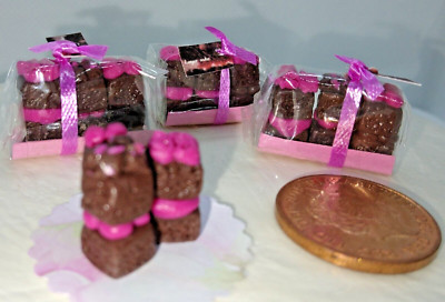 Puppenstube 3 Miniatur Schokolade & Fuchsia Schichtkuchen in Geschenkbox 1/12 Handarbeit