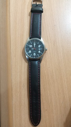 Montre à Quartz LIP - Cadran Noir, Style Classique - Occasion, Fonctionnelle Mais Fines Rayures Sur Le Verre