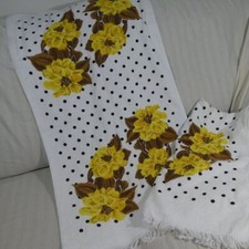 NOS VTG Bath Towels Yellow Gold Floral Poke-a-dot 60s 70s Boho Fringe MCM E1