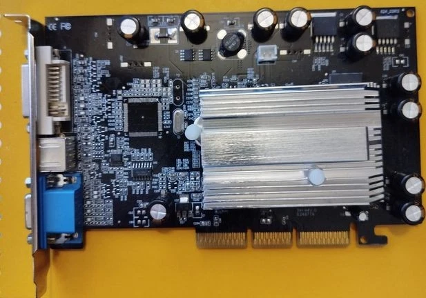 CARTE GRAPHIQUE RV280SE/128M/HP AGP - 128 Mo EUR 10,80 - FR